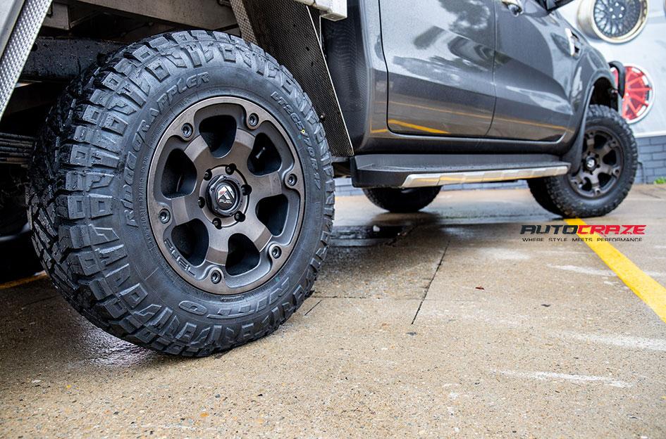 FORD RANGER BEAST BLACK MACHINED WITH DARK TINT